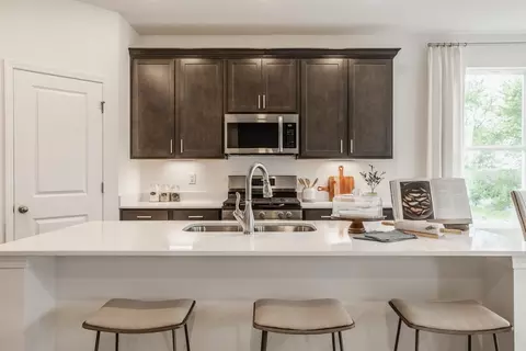 Kitchen - 965 Ty Dr, Lithopolis, OH 43136 photo 7 of 12