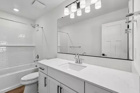Bath - 24229 13th Ave SE, Bothell, WA 98021 photo 2 of 5