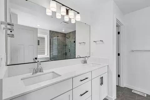Bath - 24229 13th Ave SE, Bothell, WA 98021 photo 3 of 5