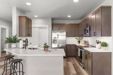 Kitchen - 130 Blantons Lp, Grandview, WA 98930 photo 2 of 4