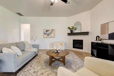 Living - 7201 E Oakland St, Broken Arrow, OK 74014 photo 2 of 2