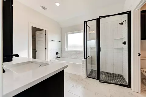 Bath - 7201 E Oakland St, Broken Arrow, OK 74014 photo 1 of 5