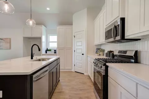 Kitchen - 7201 E Oakland St, Broken Arrow, OK 74014 photo 2 of 3