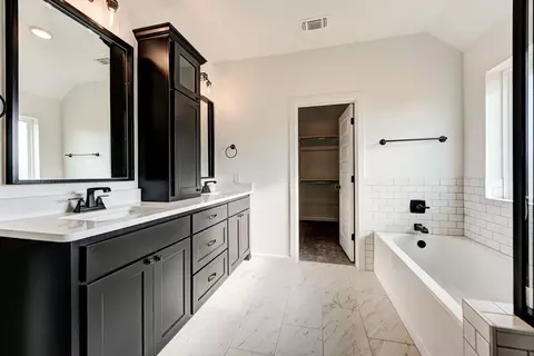 Bath - 7201 E Oakland St, Broken Arrow, OK 74014 photo 1 of 5