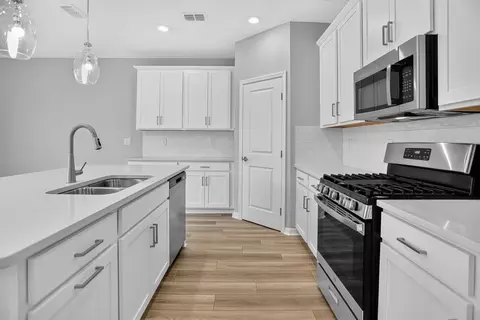 Kitchen - 402 Cherry Elm Dr, Saint Augustine, FL 32092 photo 3 of 9
