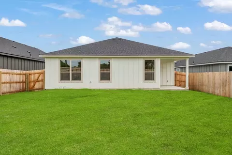 584 Gus Loop, Georgetown, TX 78626 photo 3
