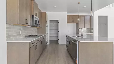 Kitchen - 718 N 1600 E, Salem, UT 84653 photo 5 of 10