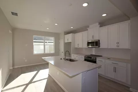 Kitchen - 1353 Hyde St, Saint Cloud, FL 34771 photo 4 of 8