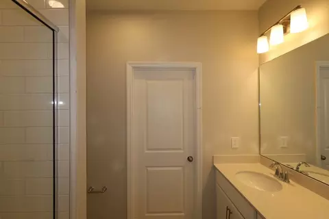 Bath - 1353 Hyde St, Saint Cloud, FL 34771 photo 3 of 6
