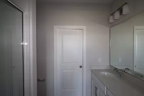 Bath - 1353 Hyde St, Saint Cloud, FL 34771 photo 5 of 6