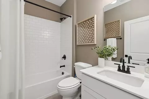 Bath - 831 Heritage Blvd, Delaware, OH 43015 photo 3 of 3