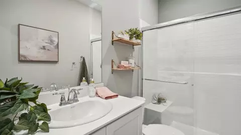 Bath - 31053 Willow Oak Dr, Winchester, CA 92596 photo 1 of 4