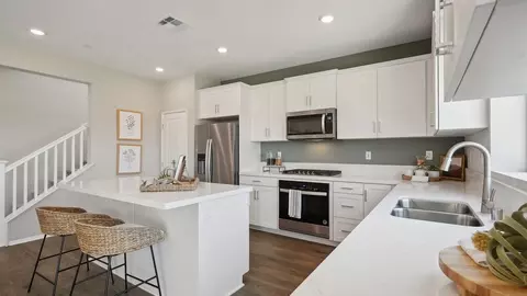 Kitchen - 31053 Willow Oak Dr, Winchester, CA 92596 photo 1 of 3