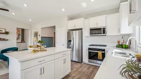 Kitchen - 31053 Willow Oak Dr, Winchester, CA 92596 photo 3 of 3