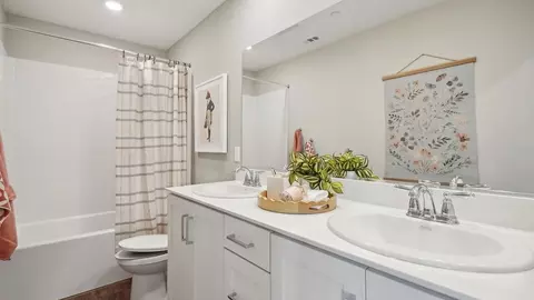 Bath - 31053 Willow Oak Dr, Winchester, CA 92596 photo 3 of 4