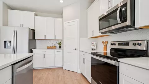Kitchen - 4428 SW 69th St, Ocala, FL 34474 photo 5 of 10