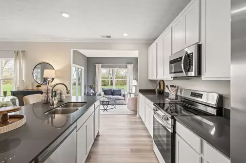 Kitchen - 206 Scorsese St, Springfield, OH 45505 photo 5 of 8
