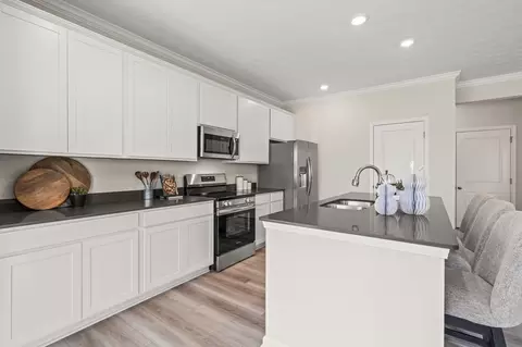 Kitchen - 206 Scorsese St, Springfield, OH 45505 photo 6 of 8