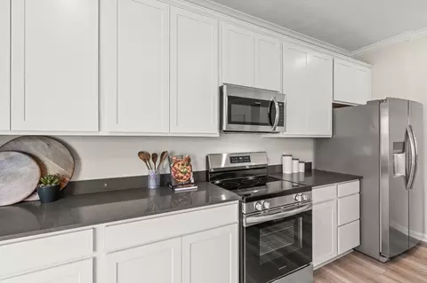 Kitchen - 206 Scorsese St, Springfield, OH 45505 photo 8 of 8