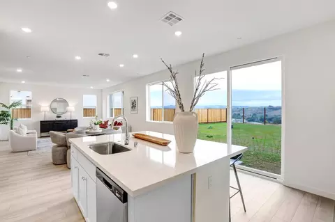 Kitchen - 8017 Bordoni Dr, Vallejo, CA 94591 photo 4 of 12