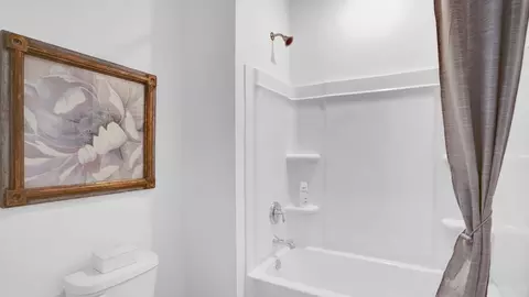 Bath - 28025 Hallow Trl, Elberta, AL 36530 photo 2 of 15