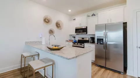 Kitchen - 28025 Hallow Trl, Elberta, AL 36530 photo 6 of 8
