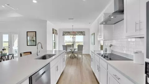 Kitchen - 28025 Hallow Trl, Elberta, AL 36530 photo 4 of 8