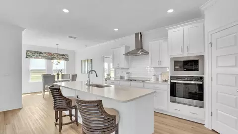 Kitchen - 28025 Hallow Trl, Elberta, AL 36530 photo 5 of 8