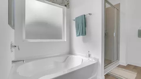 Bath - 28025 Hallow Trl, Elberta, AL 36530 photo 8 of 15