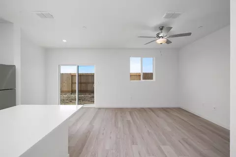 Living - 632 Darlington Way, Patterson, CA 95363 photo 1 of 1