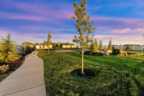Exterior - 3390 E Cedarhurst Dr, Meridian, ID 83642 photo 4 of 6