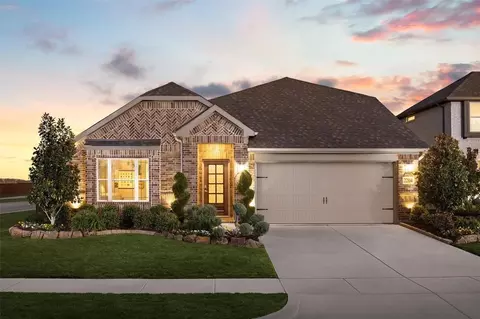 2204 Broken Arrow Dr, Aubrey, TX 76227