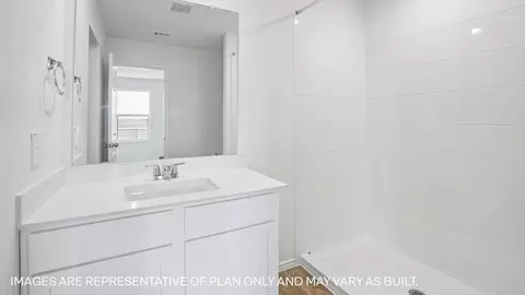 Bath - 200 Orange Flame Blvd, Kyle, TX 78640 photo 1 of 7