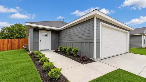 2917 Carrington Hill Dr, Sherman, TX 75092