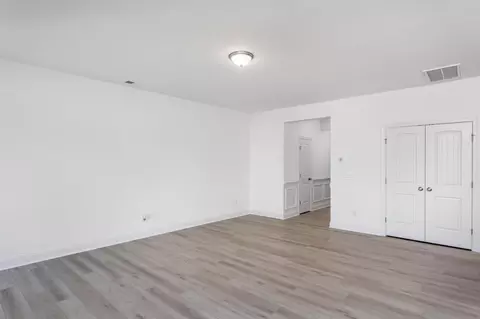 Living - 18 Cedar Run Ct, Benson, NC 27504 photo 2 of 5