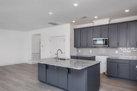 Kitchen - 18 Cedar Run Ct, Benson, NC 27504 photo 3 of 11