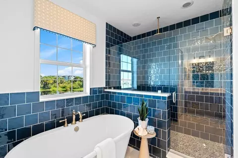 Bath - 2463 Spur Dr, Melbourne, FL 32940 photo 5 of 9