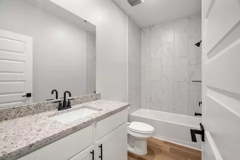 Bath - 3009 Evyn Blvd, Yukon, OK 73099 photo 2 of 2