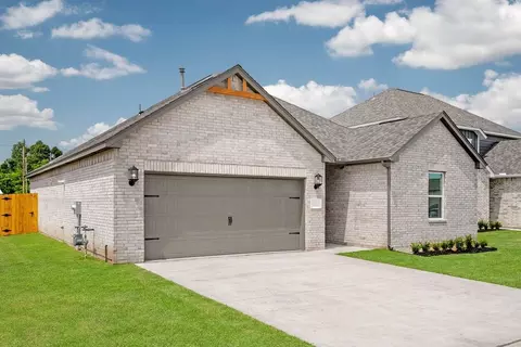 Exterior - 3009 Evyn Blvd, Yukon, OK 73099 photo 2 of 14