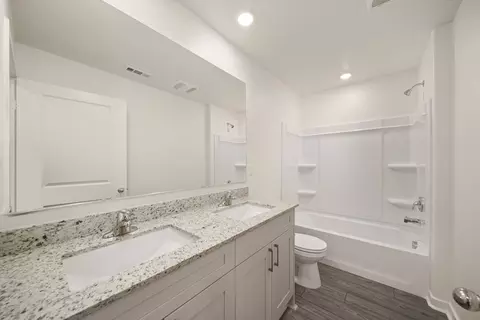 Bath - 80462 Northgate Rd, Indio, CA 92201 photo 3 of 3
