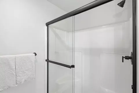 Bath - 61797 SE Camellia St, Bend, OR 97702 photo 3 of 5