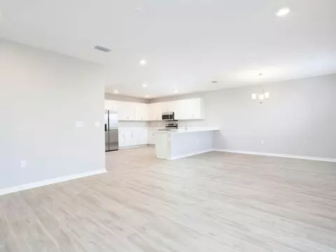 Living - 7681 SE 113th Pl, Belleview, FL 34420 photo 2 of 5