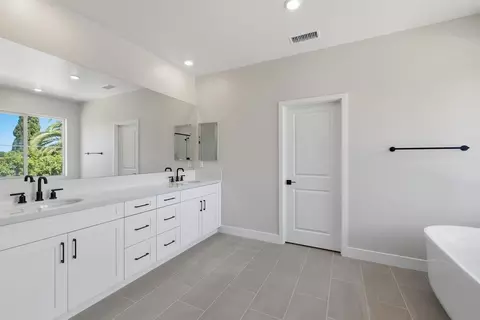 Bath - 16009 Willows Ct, Whittier, CA 90604 photo 2 of 4