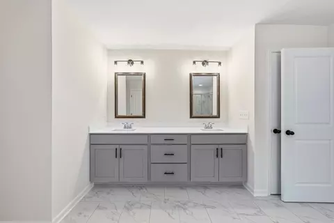 Bath - 428 Lakeview Way, Lagrange, GA 30241 photo 1 of 2