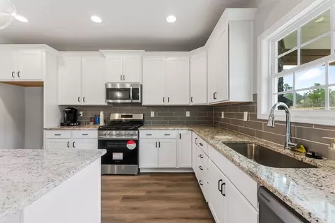 Kitchen - 428 Lakeview Way, Lagrange, GA 30241 photo 1 of 2