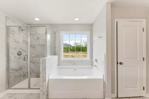 Bath - 428 Lakeview Way, Lagrange, GA 30241 photo 3 of 4