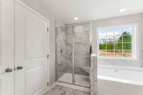 Bath - 428 Lakeview Way, Lagrange, GA 30241 photo 4 of 4