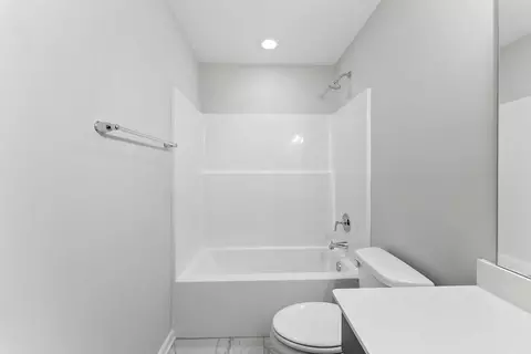 Bath - 428 Lakeview Way, Lagrange, GA 30241 photo 1 of 4