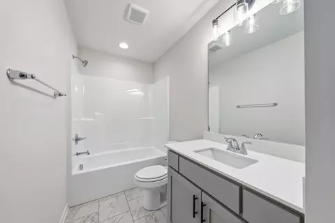 Bath - 428 Lakeview Way, Lagrange, GA 30241 photo 2 of 2