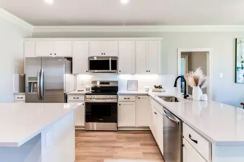 Kitchen - 6601 Little Cypress Loop, Orange, TX 77632 photo 5 of 5